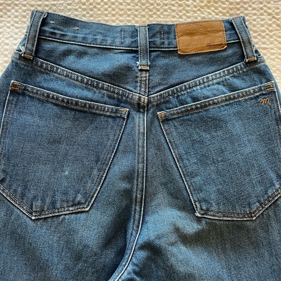 Madewell baggy straight jean. - Picture 4 of 5